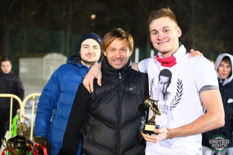Filename=FinalChampFan-4.jpg
Filesize=276KiB
Dimensions=1200x801
Date added=Mar 27, 2018 FinalChampFan-4.jpg
