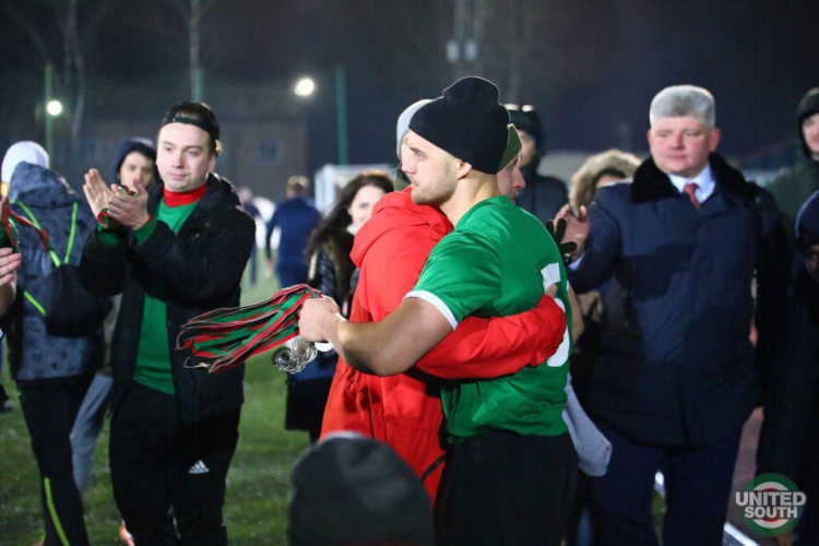 Filename=FinalChampFan-8.jpg
Filesize=252KiB
Dimensions=1200x801
Date added=Mar 27, 2018 FinalChampFan-8.jpg